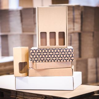 Vánoční dárkové balení s vlastním potiskem! 🎁 Vánoce se blíží a s nimi i shánění firemních nebo osobních dárků! 🎄...